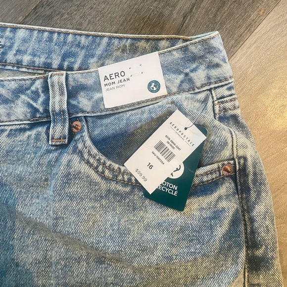 Women’s distressed mom jeans. - Picture 2 of 3